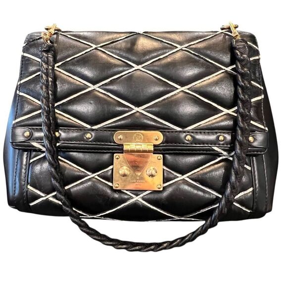 Louis Vuitton
Malletage Pochette Flap Bag - Picture 4 of 12